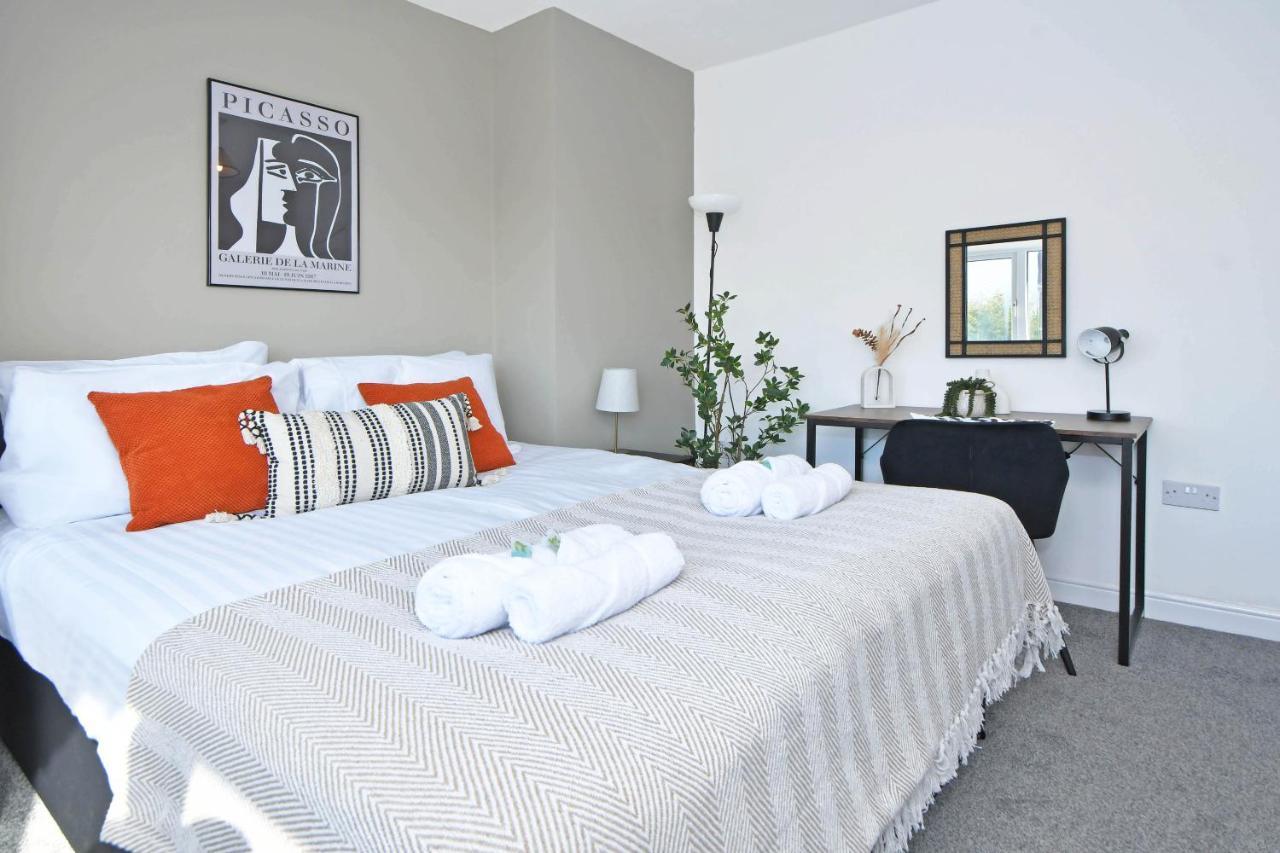 Lily House By Yourstays - Cosy 3 Bedroom House In Crewe Exterior photo