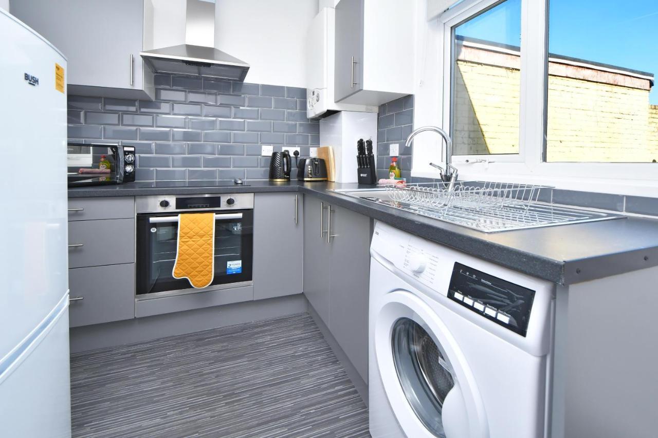 Lily House By Yourstays - Cosy 3 Bedroom House In Crewe Exterior photo