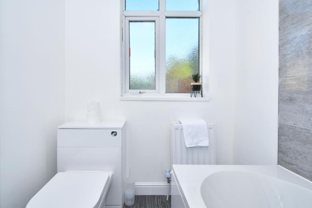Lily House By Yourstays - Cosy 3 Bedroom House In Crewe Exterior photo