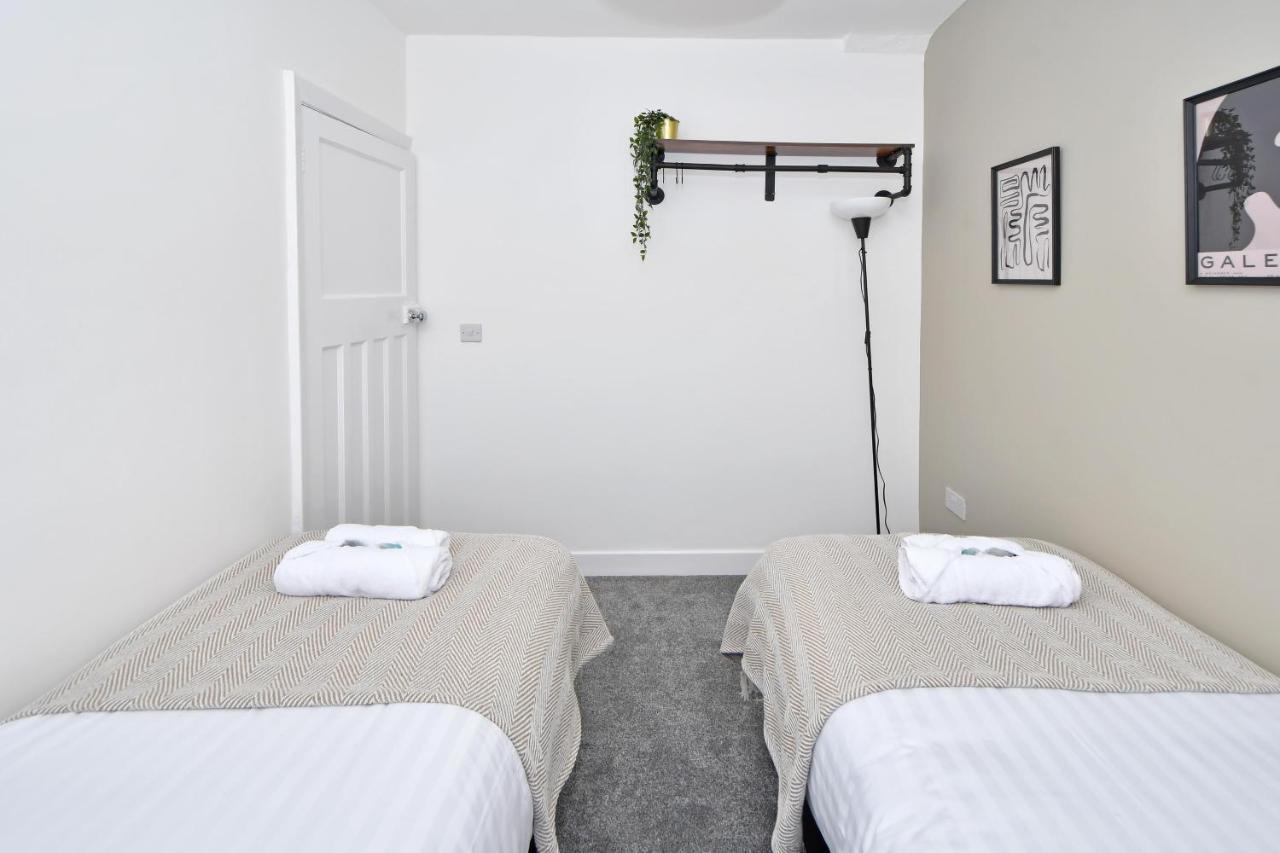 Lily House By Yourstays - Cosy 3 Bedroom House In Crewe Exterior photo